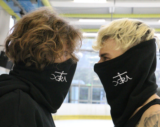 Mike und ich schsuen uns an mit TremiX Tim Maske